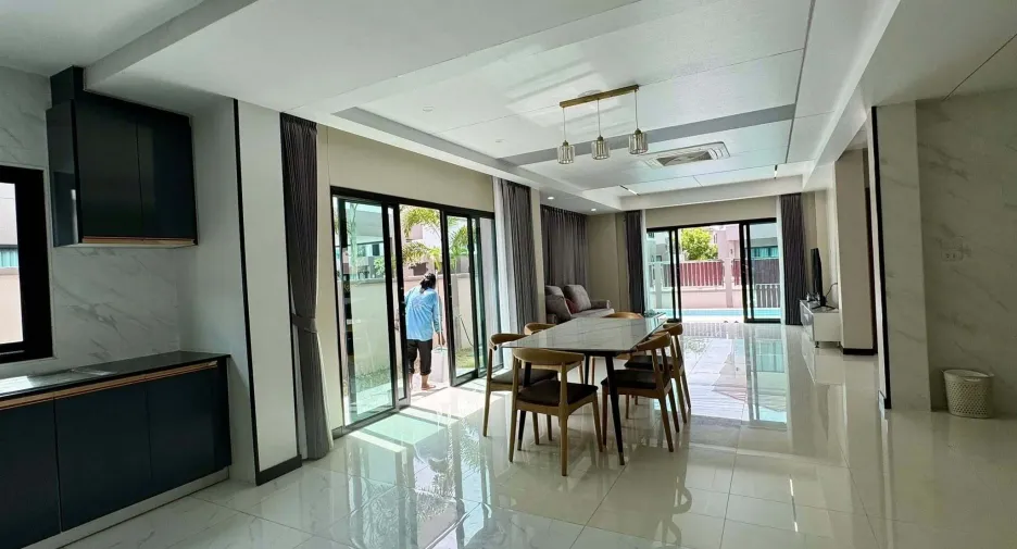 出租 4 卧室 别墅 在 Bang Lamung, Chon Buri