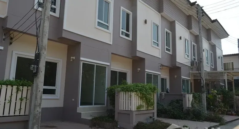 For sale 2 bedrooms townhouse in San Kamphaeng, Chiang Mai