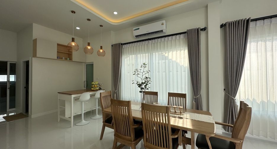 For rent 3 bedrooms villa in Bang Lamung, Chonburi