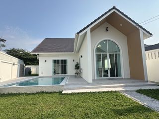 Villa en alquiler de 3 habitaciones en Bang Lamung, Chonburi