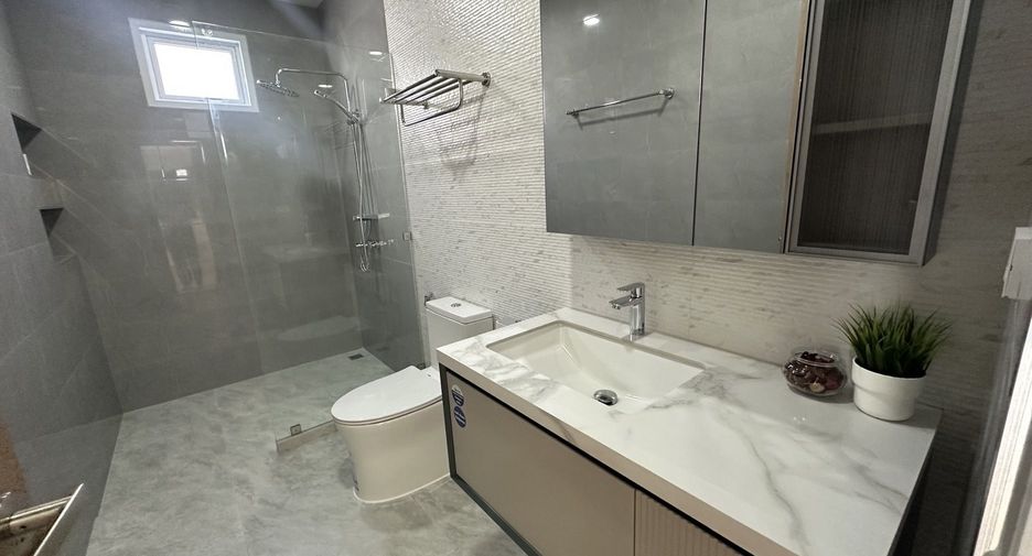 For rent 3 bedrooms villa in Bang Lamung, Chonburi