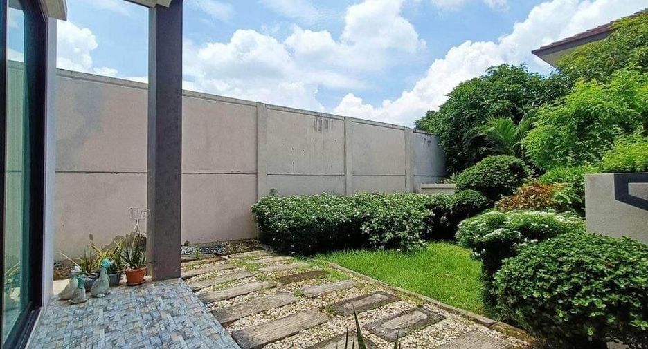 For sale 3 bedrooms house in Khlong Sam Wa, Bangkok
