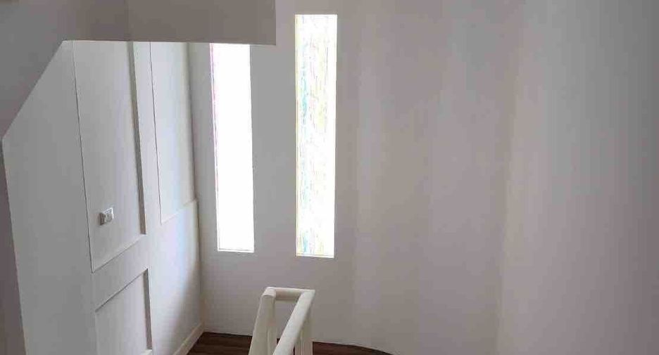For sale 3 bedrooms house in Bang Kapi, Bangkok