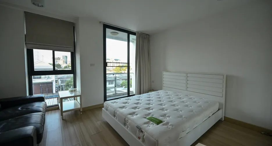 For sale studio condo in Huai Khwang, Bangkok