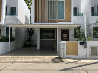 For sale 3 bedrooms townhouse in San Kamphaeng, Chiang Mai
