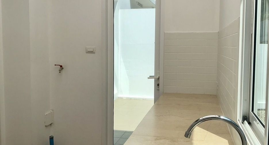 For sale 3 bedrooms townhouse in San Kamphaeng, Chiang Mai