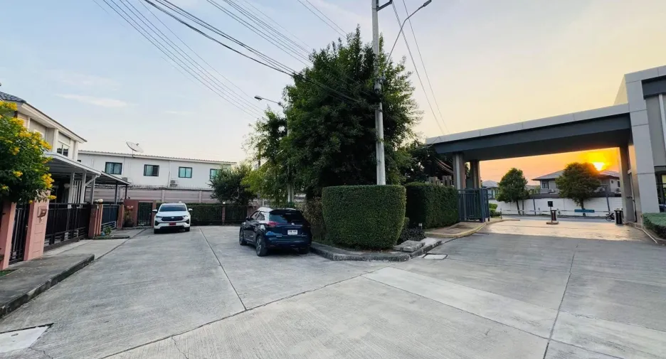 For sale 3 bedrooms house in Suan Luang, Bangkok