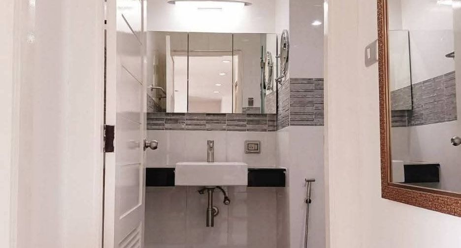For rent 2 bedrooms condo in Bang Lamung, Chonburi