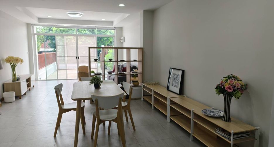 For sale 2 bedrooms townhouse in Mueang Chiang Mai, Chiang Mai