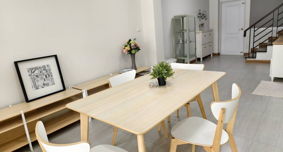 For sale 2 bedrooms townhouse in Mueang Chiang Mai, Chiang Mai