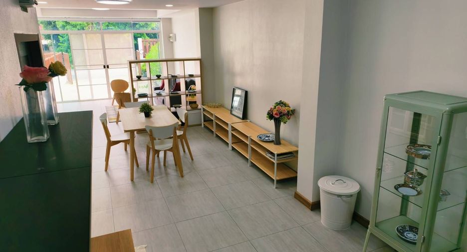 For sale 2 bedrooms townhouse in Mueang Chiang Mai, Chiang Mai
