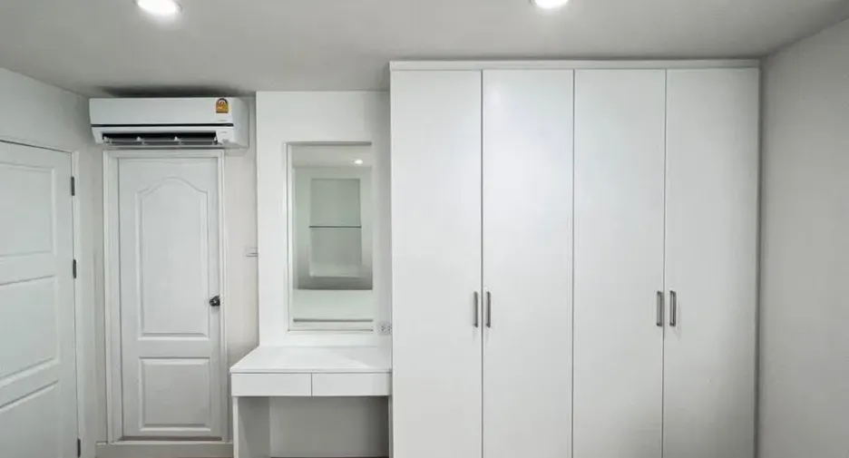 For rent and for sale 2 bedrooms condo in Yan Nawa, Bangkok