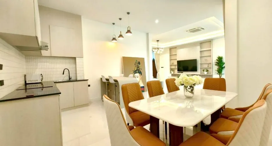 À louer 4 chambres villa à Bang Lamung, Chonburi