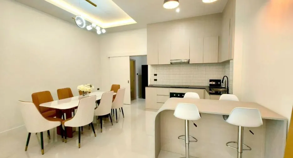 À louer 4 chambres villa à Bang Lamung, Chonburi