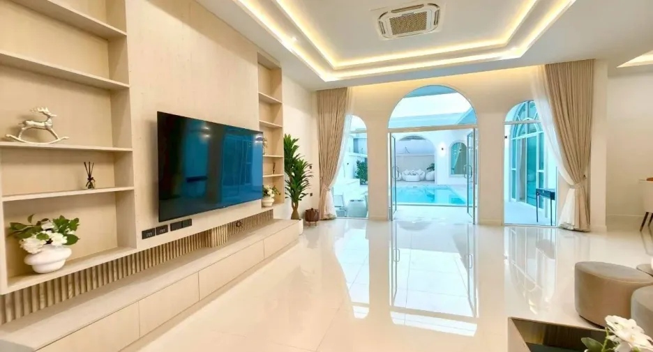 À louer 4 chambres villa à Bang Lamung, Chonburi