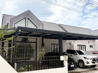 Casa adosada en venta de 2 habitaciones en Bang Lamung, Chonburi