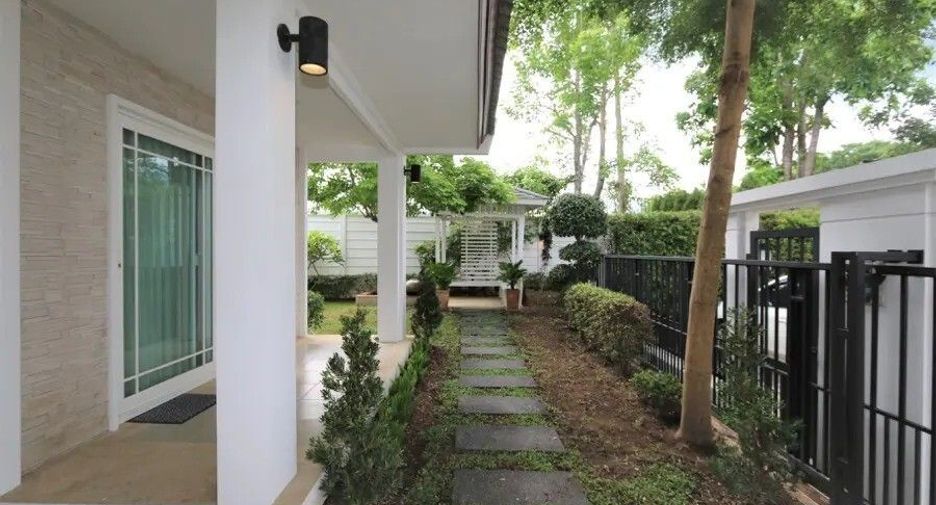 For rent 3 bedrooms villa in Mueang Chiang Mai, Chiang Mai