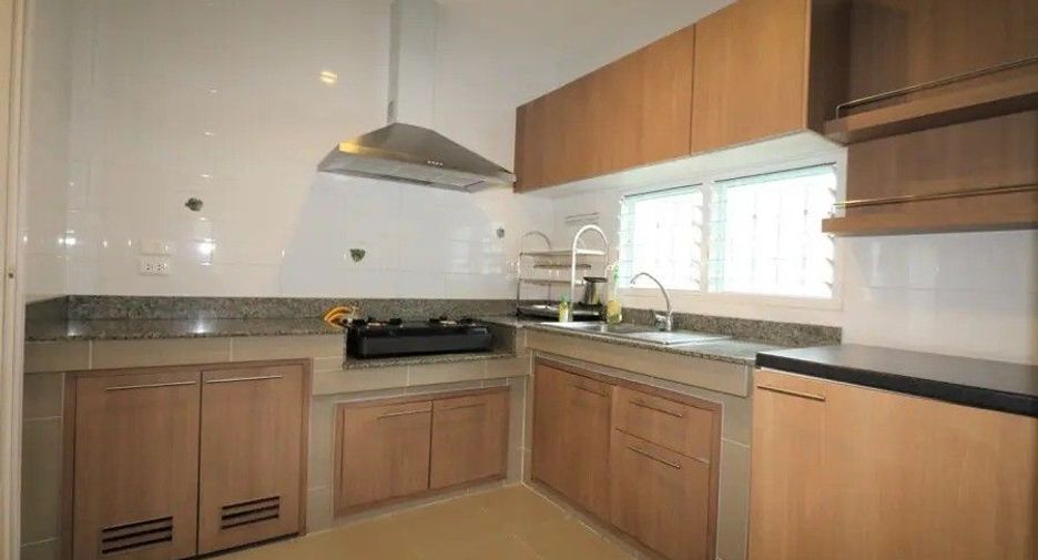 For rent 3 bedrooms villa in Mueang Chiang Mai, Chiang Mai