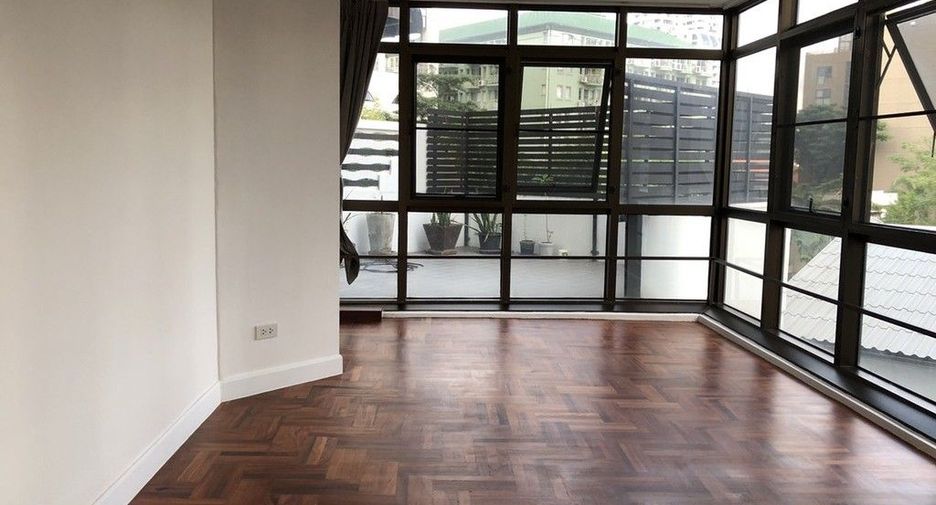 For sale and for rent 2 bedrooms condo in Watthana, Bangkok