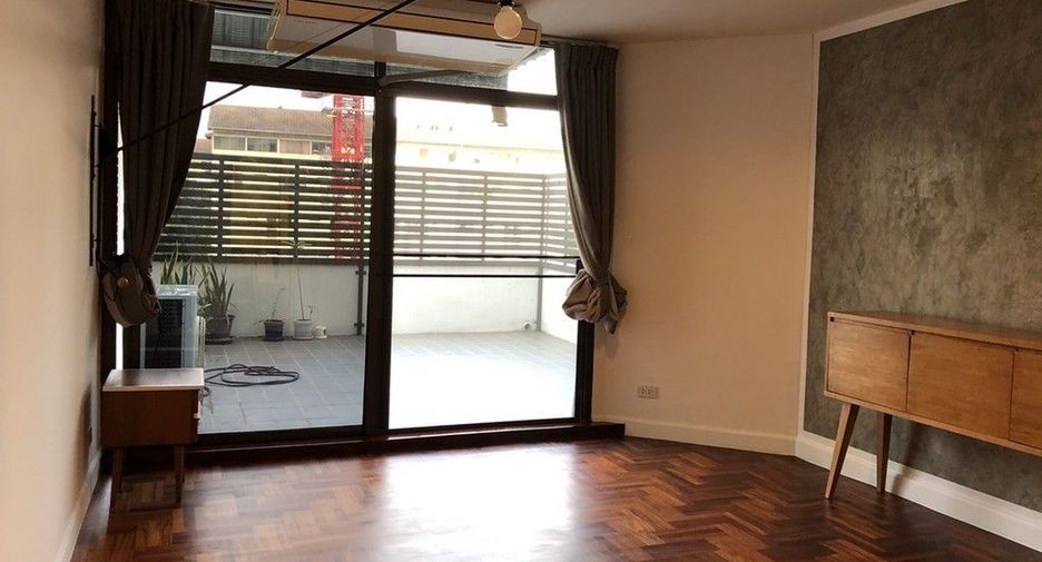 For sale and for rent 2 bedrooms condo in Watthana, Bangkok