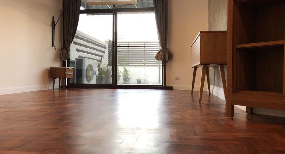 For sale and for rent 2 bedrooms condo in Watthana, Bangkok