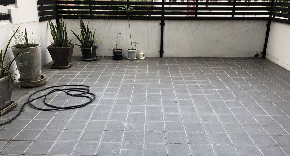 For sale and for rent 2 bedrooms condo in Watthana, Bangkok