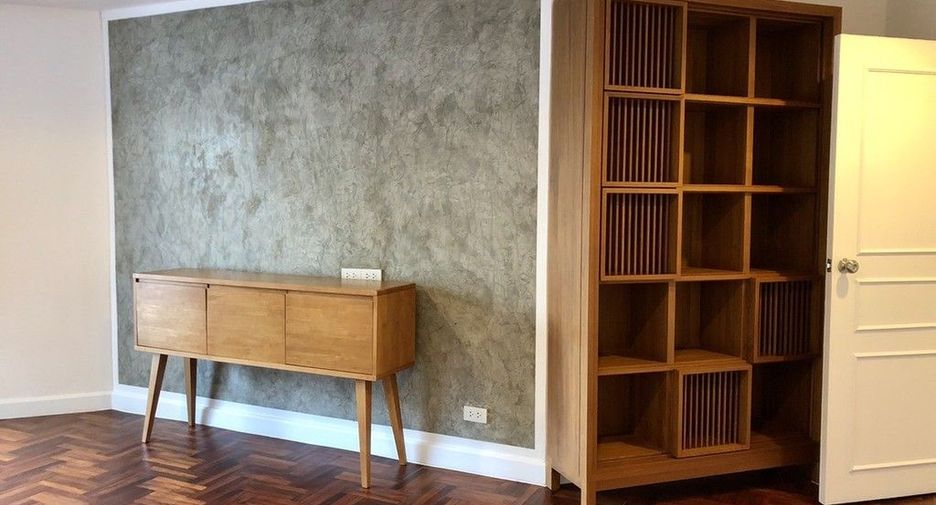 For sale and for rent 2 bedrooms condo in Watthana, Bangkok
