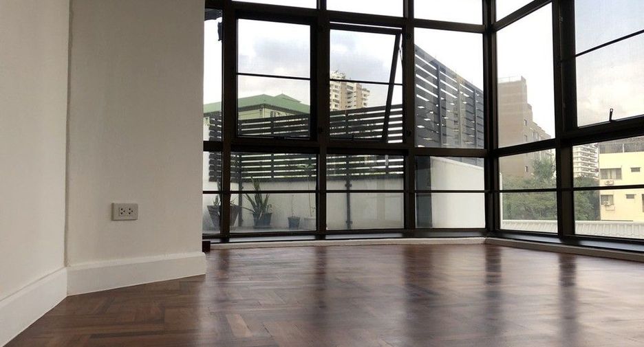 For sale and for rent 2 bedrooms condo in Watthana, Bangkok