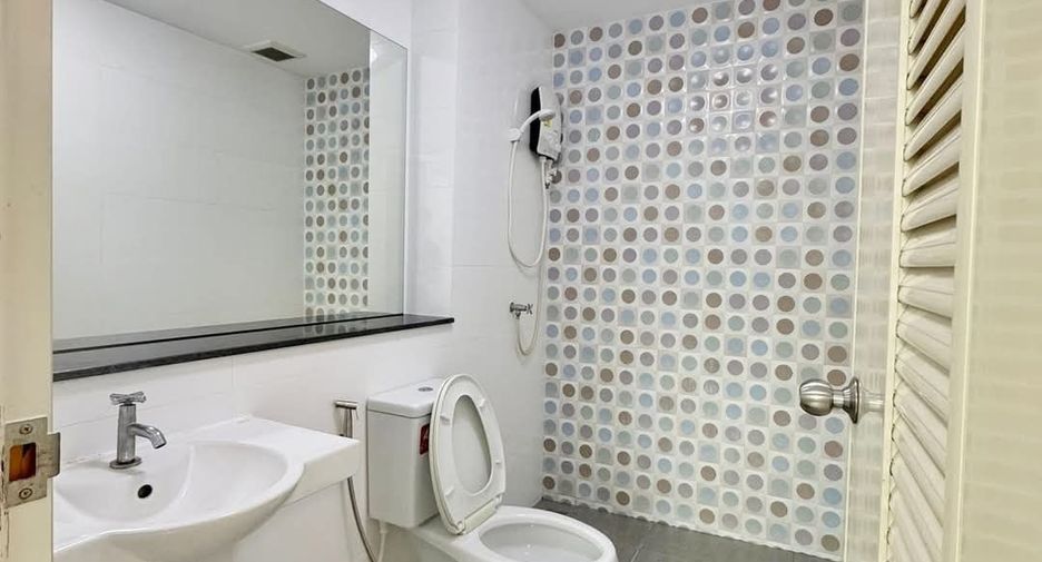 For sale 1 bed condo in Khlong Luang, Pathum Thani