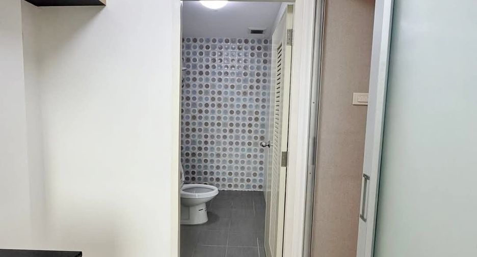 For sale 1 bed condo in Khlong Luang, Pathum Thani