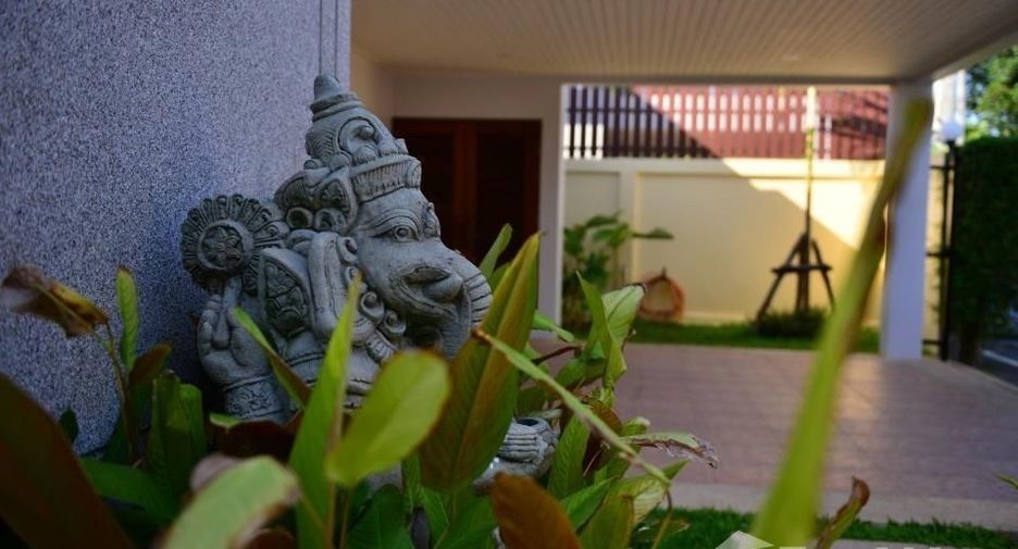 For rent 2 bedrooms villa in Mueang Phuket, Phuket