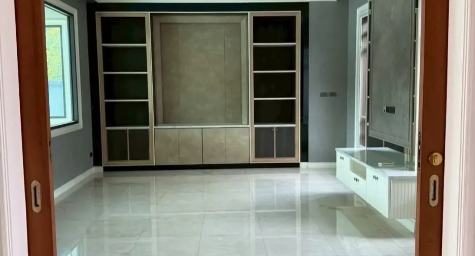 For sale and for rent 4 bedrooms house in Lak Si, Bangkok