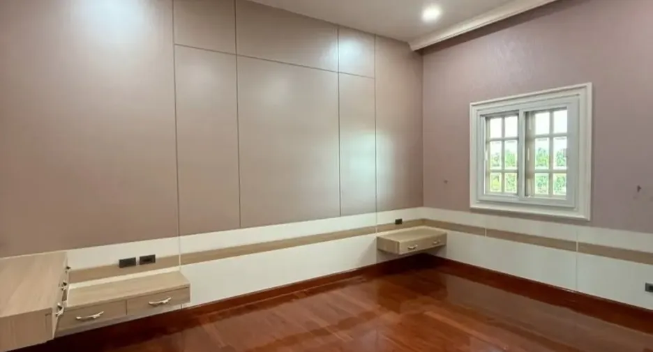 For sale and for rent 4 bedrooms house in Lak Si, Bangkok