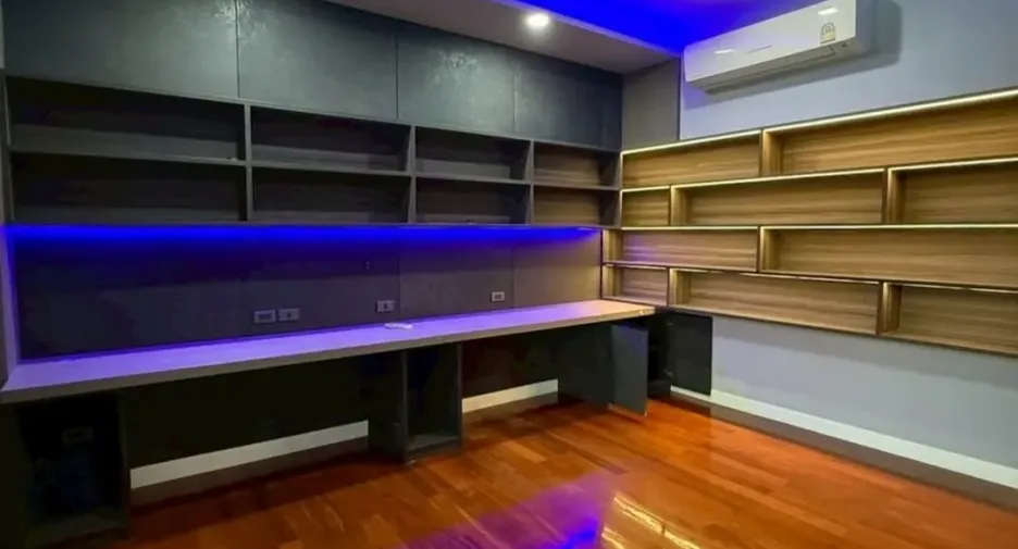 For sale and for rent 4 bedrooms house in Lak Si, Bangkok