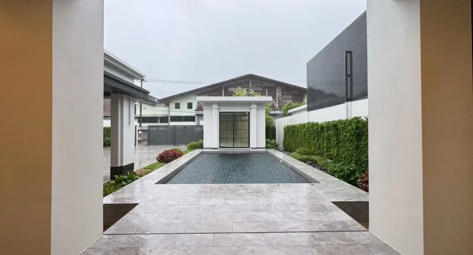 For sale and for rent 4 bedrooms house in Mueang Samut Prakan, Samut Prakan