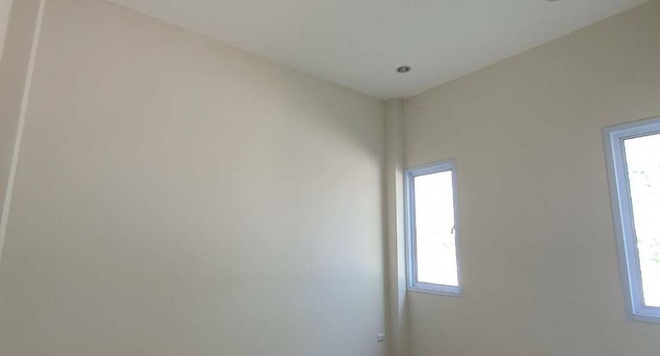 For sale 3 bedrooms house in San Kamphaeng, Chiang Mai