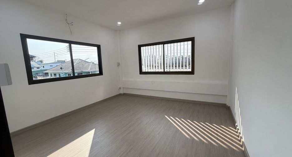 For sale 2 bedrooms townhouse in Mueang Phrae, Phrae