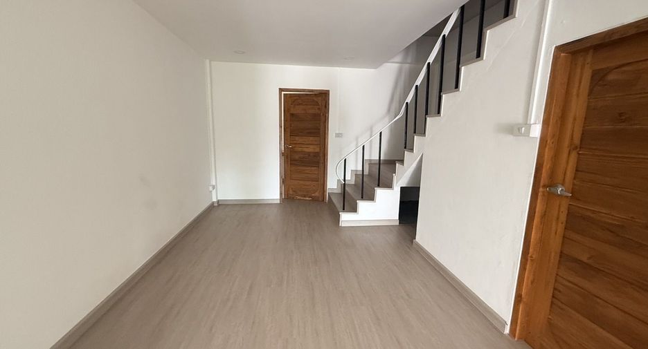 For sale 2 bedrooms townhouse in Mueang Phrae, Phrae