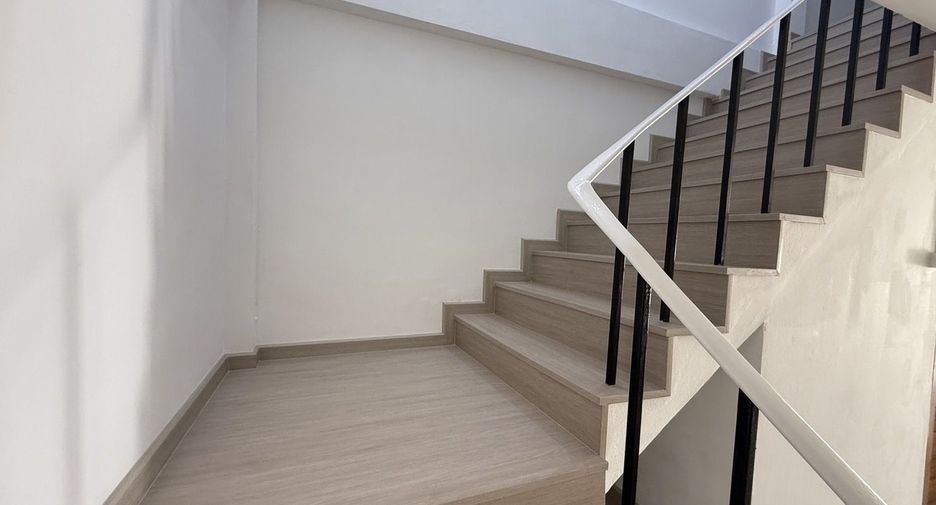 For sale 2 bedrooms townhouse in Mueang Phrae, Phrae