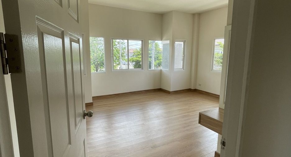 Haus zum Kauf mit 4 Zimmer in San Kamphaeng, Chiang Mai