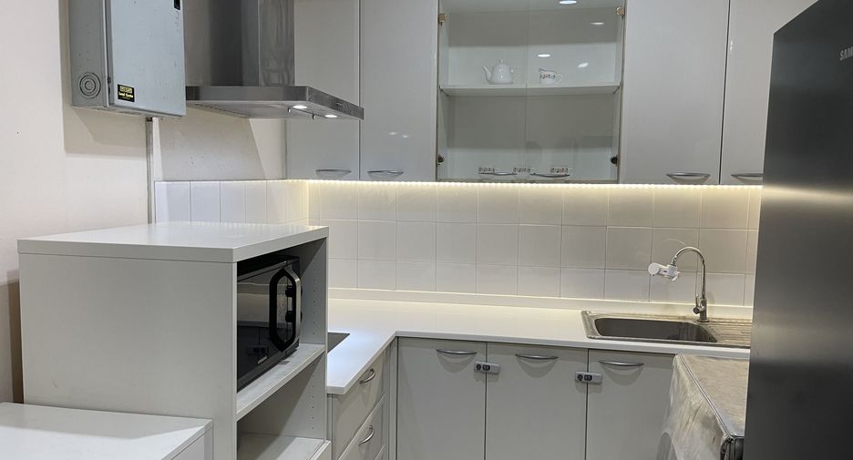 For sale 3 bedrooms condo in Ratchathewi, Bangkok