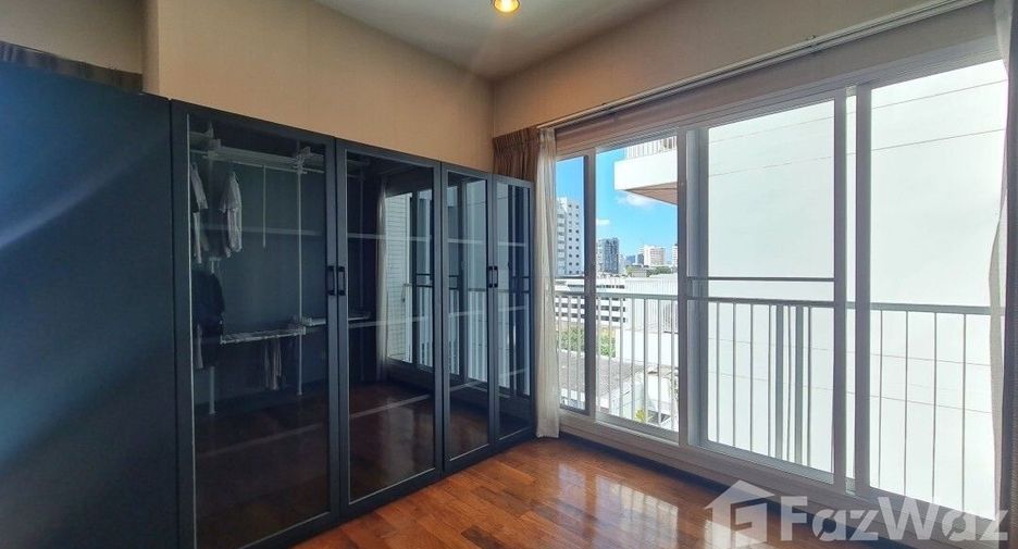 For sale 2 bedrooms condo in Watthana, Bangkok