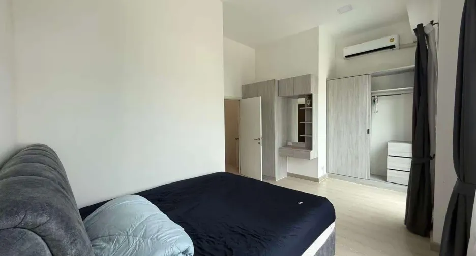 For sale 4 bedrooms townhouse in Bang Khen, Bangkok