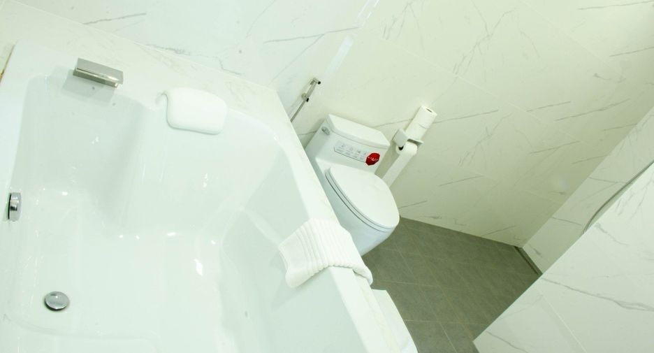Villa zum Kauf mit 6 Zimmer in Bang Lamung, Chonburi