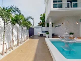 Villa zum Kauf mit 6 Zimmer in Bang Lamung, Chonburi