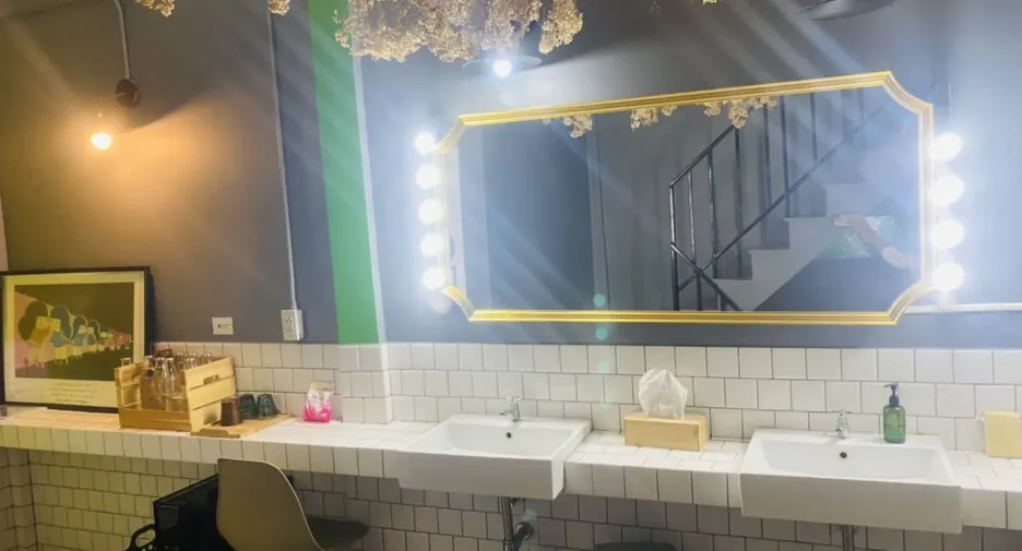 For sale 4 bedrooms retail Space in Ratchathewi, Bangkok