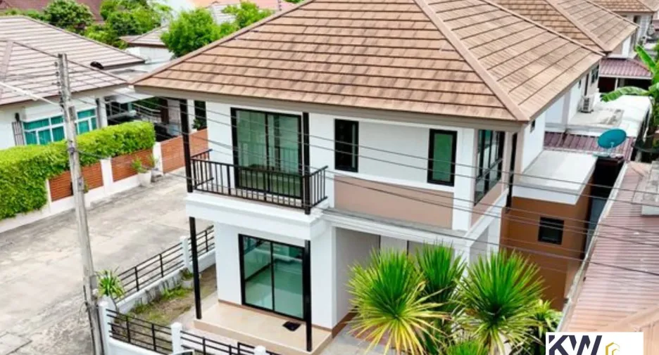 For rent 3 bedrooms house in Ban Bueng, Chonburi