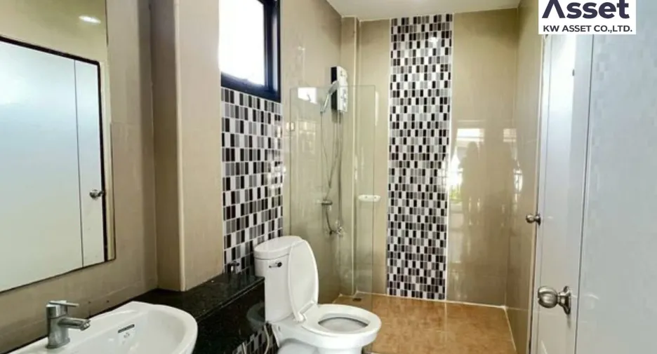 For rent 3 bedrooms house in Ban Bueng, Chonburi
