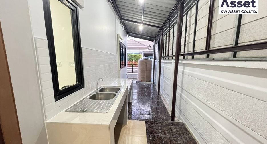 For rent 3 bedrooms house in Ban Bueng, Chonburi