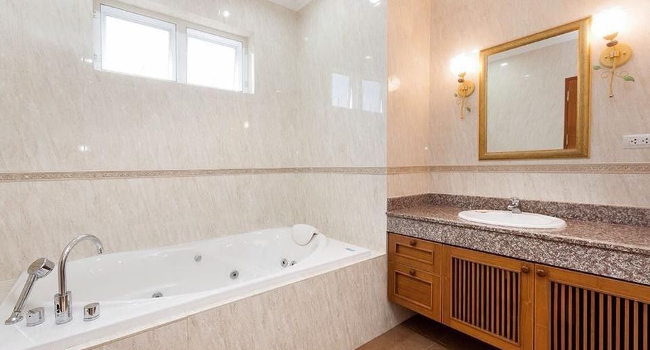 For rent 2 bedrooms condo in Mueang Phuket, Phuket